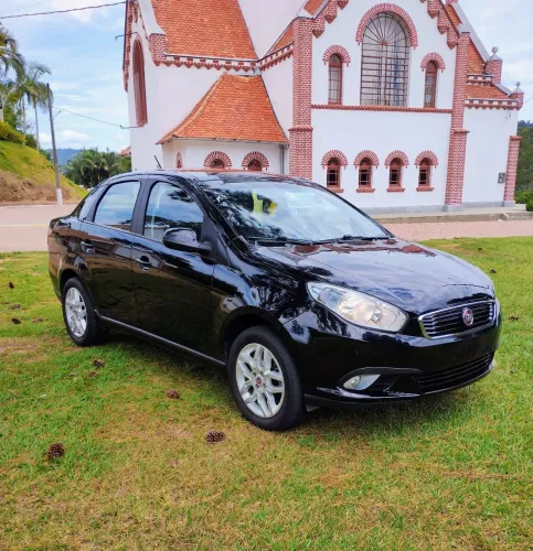 Fiat Grand Siena Essence Dual. 1.6 Flex 16V 2017