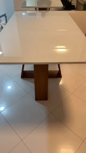 Jogo de mesa com 6 cadeiras