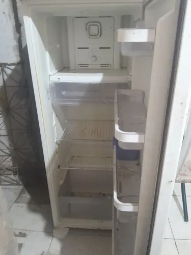 Vende-se geladeira usada