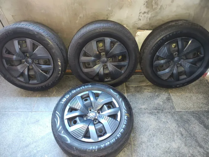 Roda completa com pneu, jante e calota