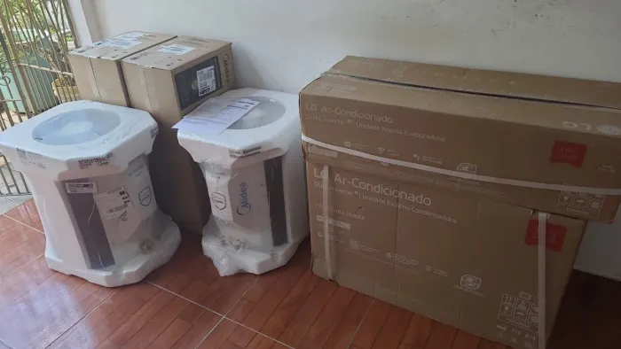 Ar condicionado split LG e Midea inverter. Leia o anúncio