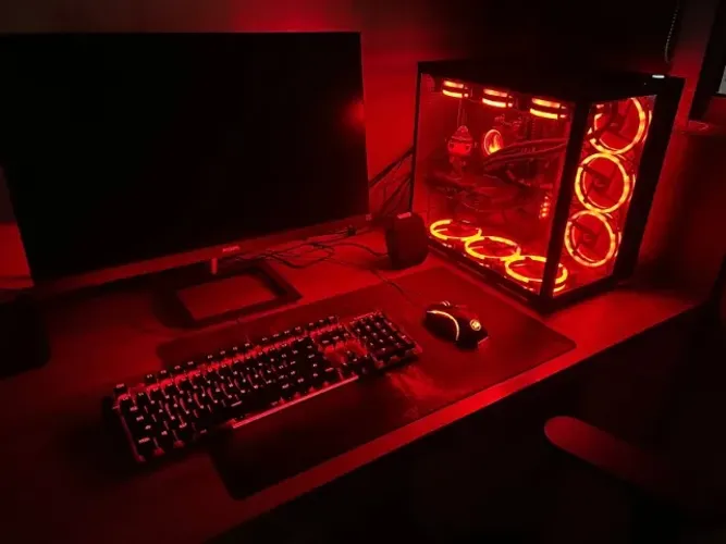 Pc Gamer + Monitor 24 e acessórios - RTX 4060 TI, Ryzen 5700G, 32GB RAM, SSD1TB