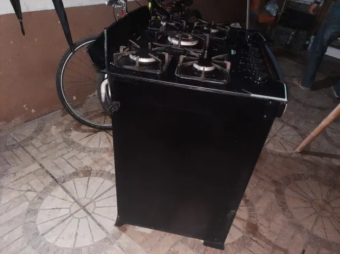 Fogão  bem comservado. 