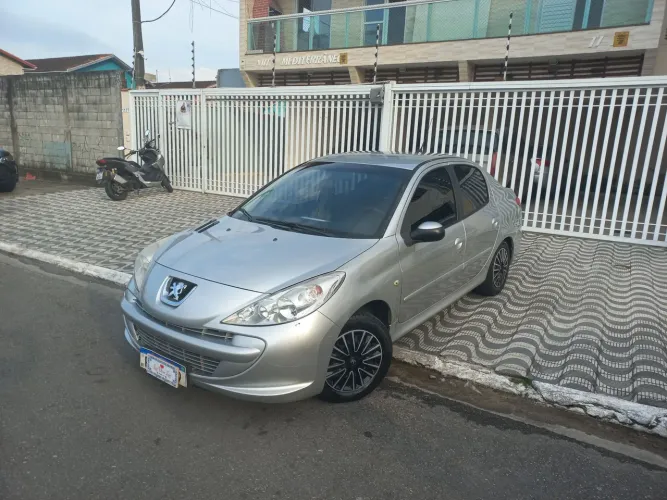 Peugeot 207 Sedan Passion XR 1.4 Flex 8V 4P 2013