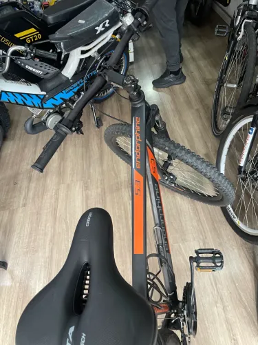 Bicicleta peças Shimano aro 29 seminova com bagageiro para transportar crianças e cargas