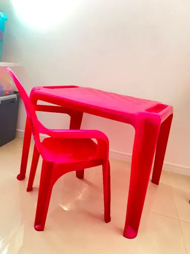 Mesa infantil com cadeira
