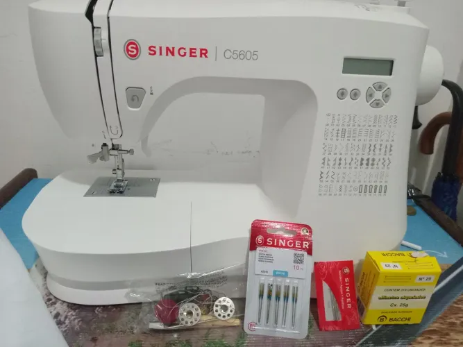 Máquina de Costura Singer