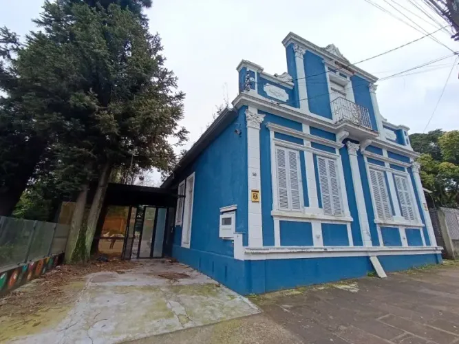 Casa comercial com amplo espaço externo