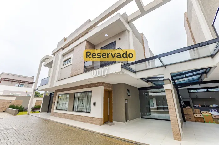 Sobrado em condomínio no Boqueirão