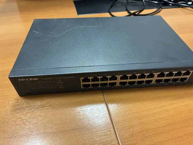 Switch de rede 24 portas TPLink TL SG1024D