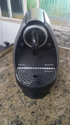 Cafeteira Nespresso Essenza Automática