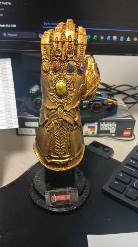 Vendo Manopla do Infinito dos Vingadores
