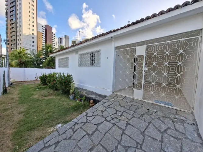 Casa de Esquina no Brisamar 03 Quartos sendo 02 Suítes + Dce Excelente Local