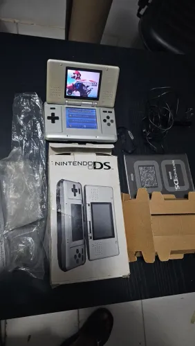 Nintendo DS prata completo na caixa