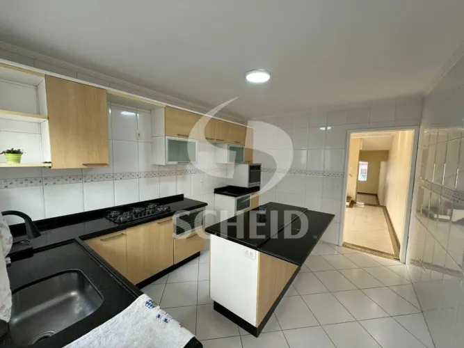 SOBRADO COM CORREDOR LATERAL - RUA SEM SAÍDA COM VIGILANTE / SEGURANÇA - 3 DORMS - 1 SUÍTE