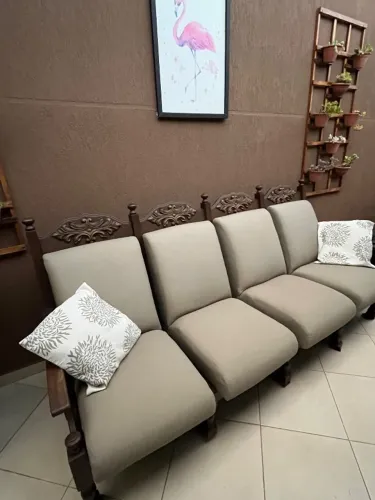 Sofá estilo imperial em Imbuia maciça 4 lugares