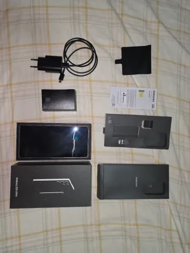 Oportunidade! Smartphone S25 Ultra impecável com 3 meses de Garantia pela Samsung.