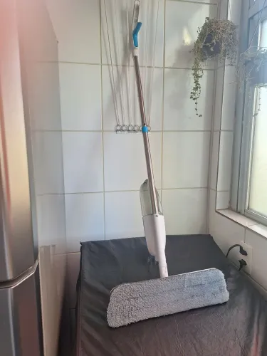 VENDE-SE UM MOP SPRAY RODO COM MANUSEIO MANUAL