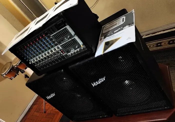 SOM PROFISSIONAL _ Mesa Amplificada Behringer Europower PMP2000 + 2 Caixas Master
