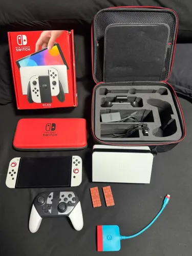 Nintendo Switch Oled + Pro Controller e Case