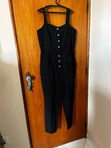 Macacão preto tamanho G