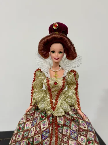 Barbie Elizabethan Queen Great Eras Collection Mattel + Suporte