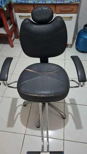 Cadeira pra barbeiro iniciante preço de favela 