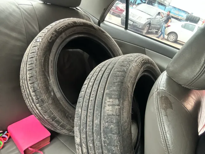 Vende-se estes pneus excelente