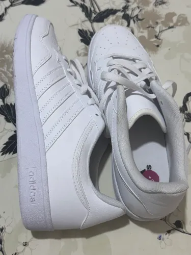 Tênis Adidas branco