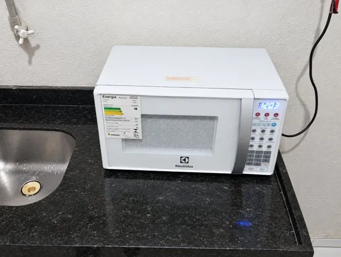 Micro-ondas Electrolux 26 litros ótimo aparelho bem conservado funcionando tudo certinho
