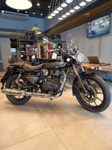 ROYAL ENFIELD METEOR 350 SUPERNOVA BLACK