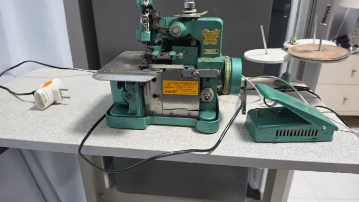 maquina de costura overlock