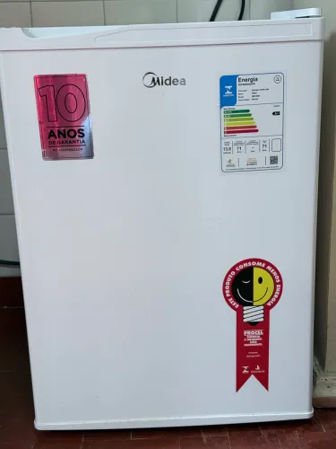 Frigobar Midea 71L, funcionando perfeitamente, gelando muito bem, super conservado.?