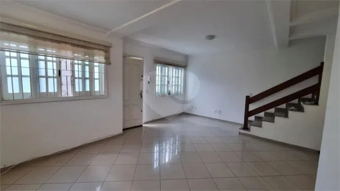 Casa à venda com 3 quartos, sendo 1 suíte, no condomínio Residencial Villagio, São Paulo -