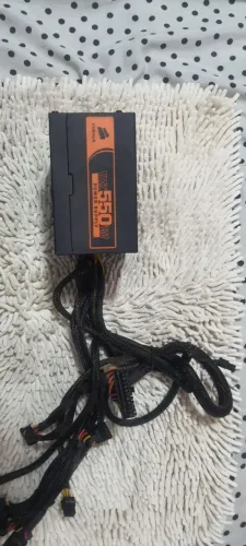 Fonte 80 plus Gold Corsair Vx 550w. Preto