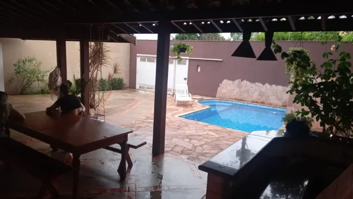 Casa para venda tem 312 metros quadrados com 5 quartos em City Barretos - Barretos - SP