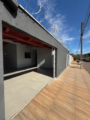 VENDO ÁGIO DE CASA COM PISCINA OU QUITADA