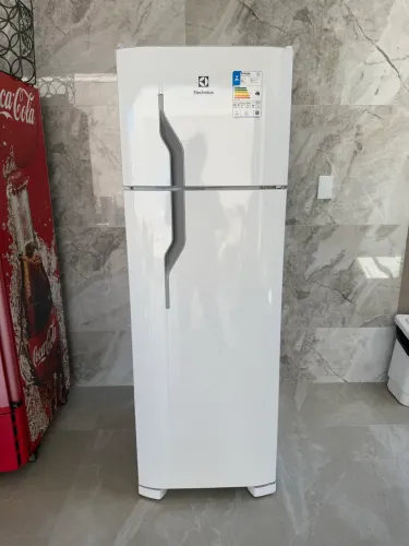 Vende-se geladeira eletrolux 5 meses de uso
