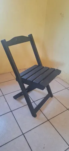 Cadeira dobrável em madeira