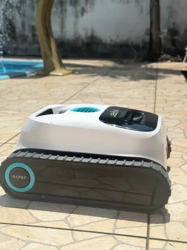 Robô limpa-piscina Aiper Scuba N1600.