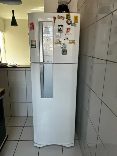 Vendo geladeira Electrolux 200v