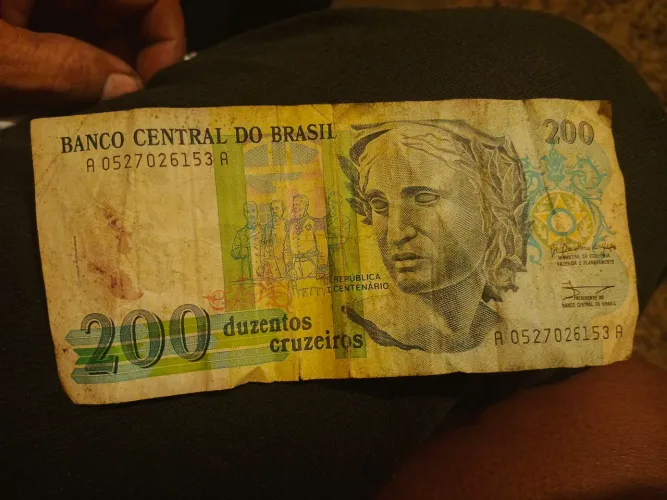 Duzentos cruzeiros