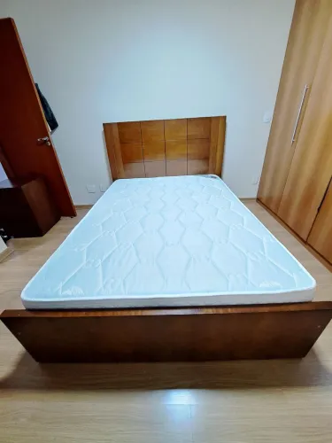 Cama casal madeira maciça + colchão orthocrim D45 fibra de bambo Estado de novo