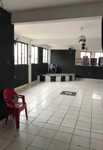 SALÃO COMERCIAL COM APARTAMENTO DE 2 QUARTOS DA PRA MORAR E TRABALHAR 