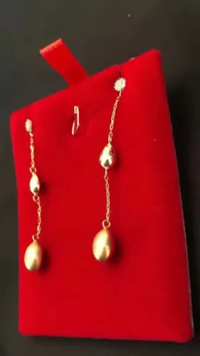 Brinco pendente em ouro amarelo 18k com diamantes