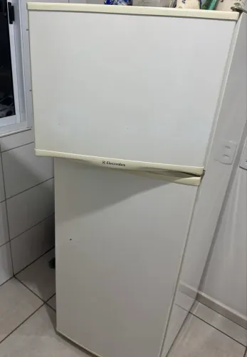 Geladeira Electrolux 110V - Muito conservada