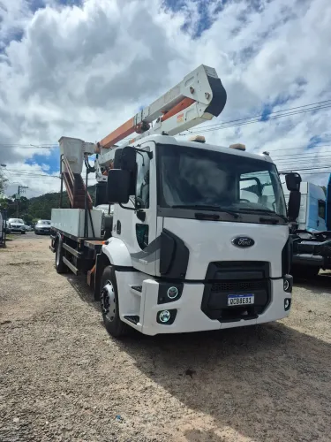Ford Cargo 1419 cesto aéreo duplo