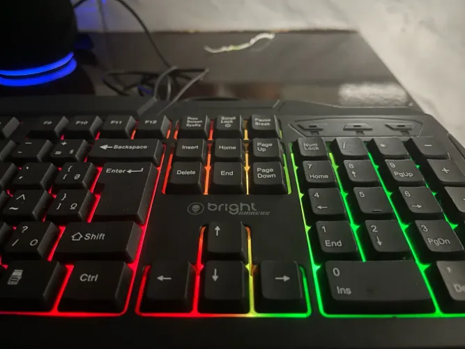 Teclado Gamer Bright Gamers ABNT2 com LED RGB