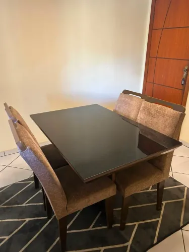 Mesa com 4 cadeiras