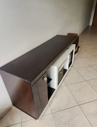 Rack para TV com Rodinhas - Marrom e Branco